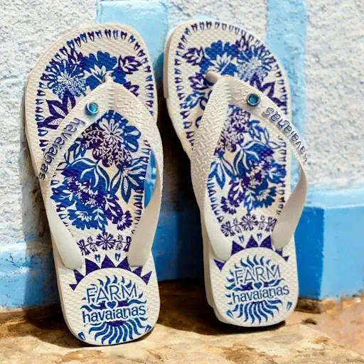 Chinelo De Dedo Com Correia E Estampas Diferenciadas Leve E Confortável